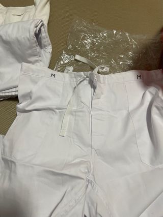 Lote Ropa Laboral Blanca M: Pantalones y Casacas