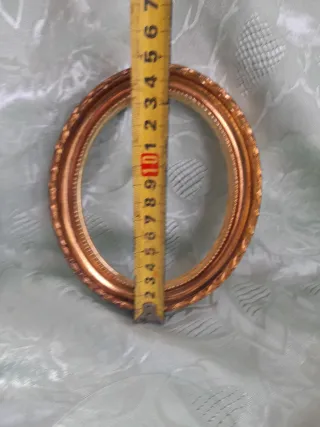 Cornice dorata in resina con vetro