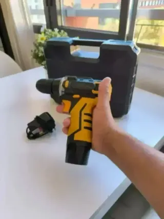 Taladro Deko con maletín y cargador