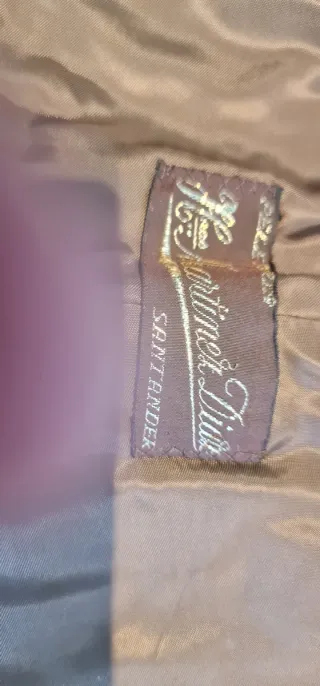 Estola de piel marrón y multicolor