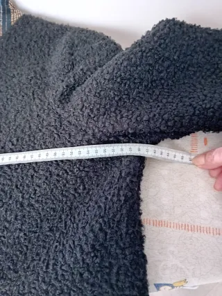 Cappotto nero con dettagli multicolor