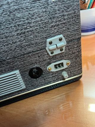 Tocadiscos Retro Invicta Gris, Negro y Dorado