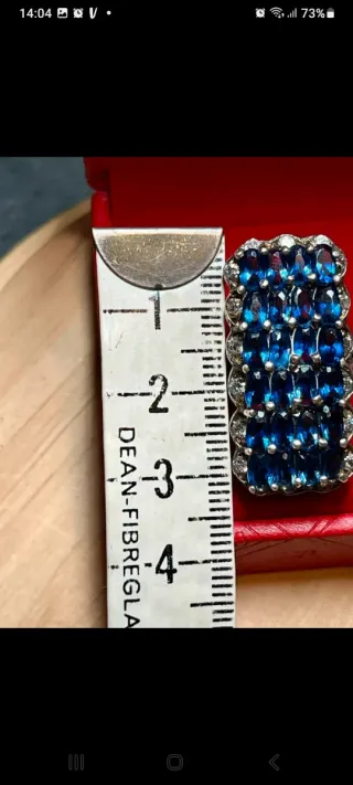 Majestuoso Anillo de plata y piedras azules