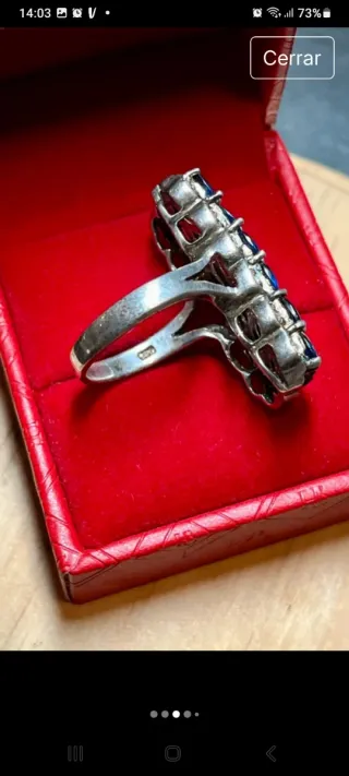 Majestuoso Anillo de plata y piedras azules