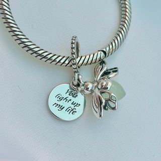 CHARM LUCIÉRNAGA BRILLA OSCURIDAD