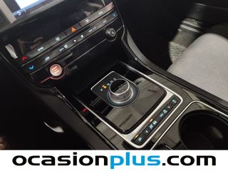 Jaguar XE 2.0 Diesel Pure RWD Auto 132 kW (180 CV)