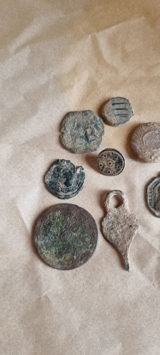Lotto di monete antiche e oggetti romani arabi