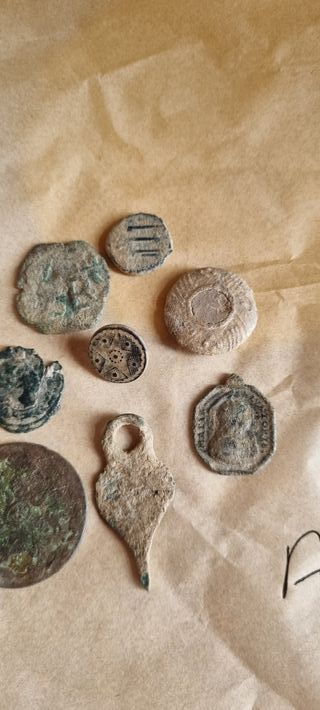 Lotto di monete antiche e oggetti romani arabi