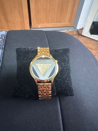 Reloj Guess Dorado