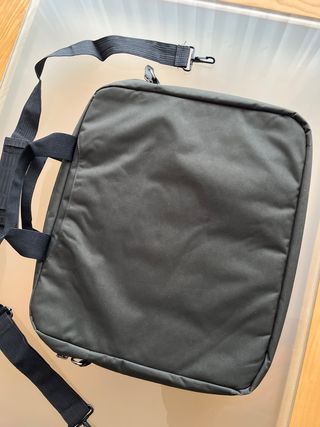 Maletín Fila negro para portátil. Sin usar.