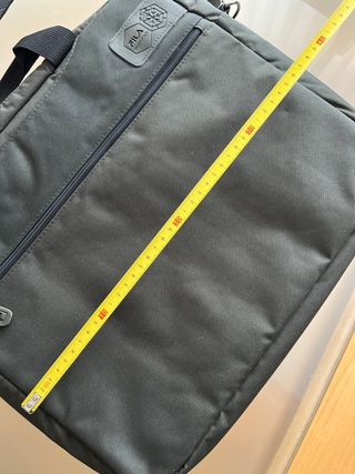 Maletín Fila negro para portátil. Sin usar.