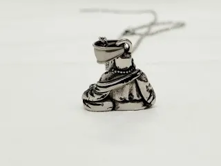 Collar Buda macizo de Acero inoxidable quirúrgico.