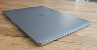 MacBook Pro 15,4 16GB RAM 512gb Disco