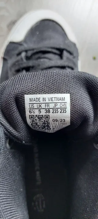 Zapatillas Adidas altas negras y blancas,