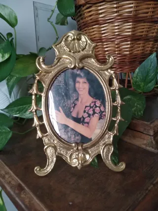 Marco de bronce ovalado