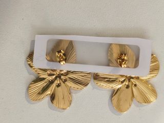 Pendientes Flor bañados en oro. Lolita Paris