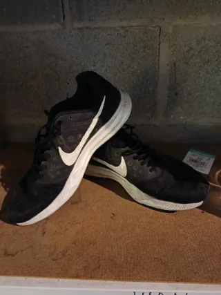 Zapatillas Nike Negras y Blancas