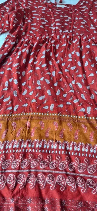 Vestido Amichi Rojo Estampado y como nuevo.