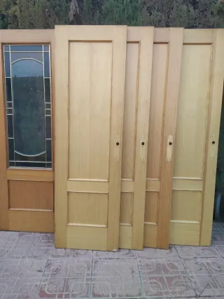 Puertas macizas de madera para interiores