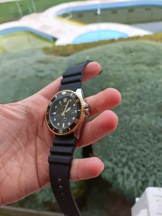 Casio Marlin Negro y Dorado