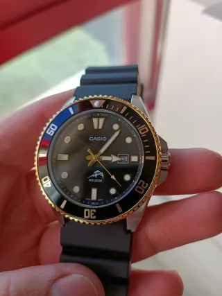 Casio Marlin Negro y Dorado