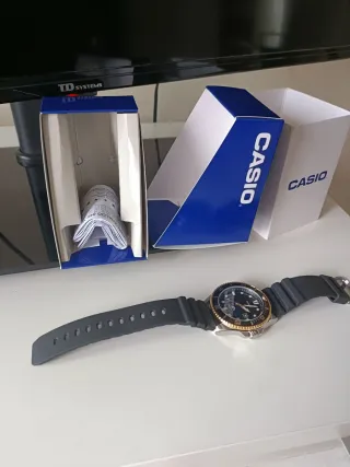 Casio Marlin Negro y Dorado