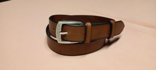 Cintura da donna in vero cuoio di colore cognac