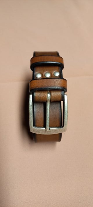 Cintura da donna in vero cuoio di colore cognac