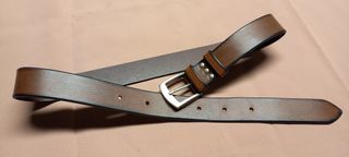 Cintura da donna in vero cuoio di colore cognac