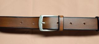 Cintura da donna in vero cuoio di colore cognac