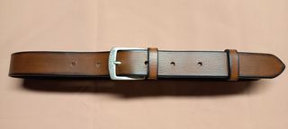 Cintura da donna in vero cuoio di colore cognac