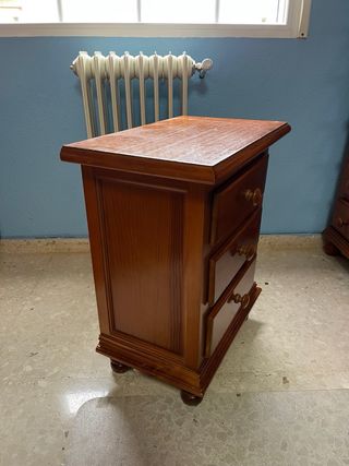 Mesilla de noche con cajones madera provenzal