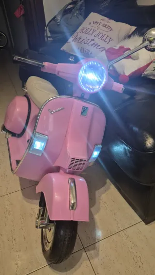 Moto Eléctrica Rosa Estilo Vespa