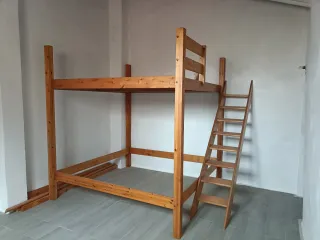 Litera madera con escalera. Mezzanine, altillo