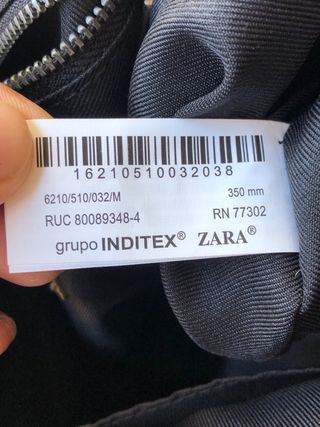 Bolso Zara verde militar con cadena plateada