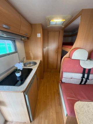 Autocaravana 6 plazas/aire/toldo/placa