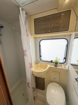 Autocaravana 6 plazas/aire/toldo/placa