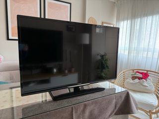 Televisor con soporte pared Philips 42PFL3208H