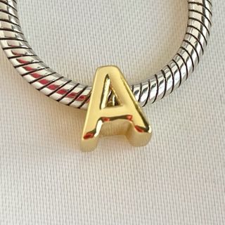 CHARM LETRA A DORADA INICIAL NOMBRE