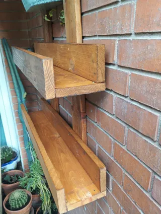 Estantería de madera para exterior