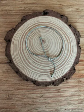 Pulsera acero ajustable.