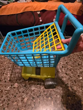 Carrito de la compra infantil azul y amarillo