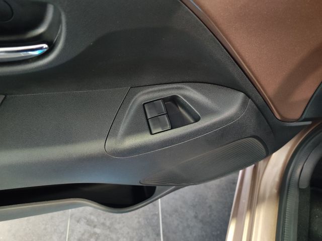 Peugeot 108 Top! Allure 1.2 PureTech 82