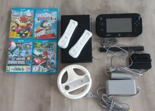 Nintendo Wii U Nera + Volante, comandi e 4 giochi