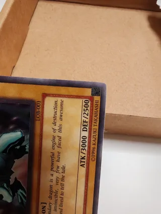 Blue-Eyes White Dragon LOB-001 Yu-Gi-Oh! Carta