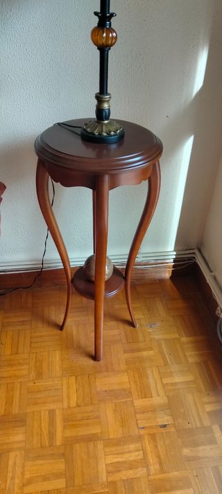 Mesita auxiliar de madera