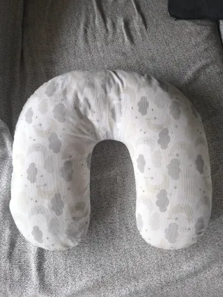 Cojín de lactancia estampado nubes