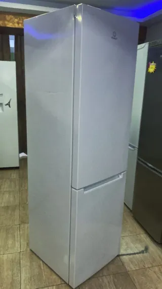 Nevera marca indesit no frost clase A+ + muy buen