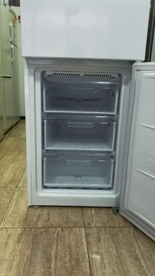 Nevera marca indesit no frost clase A+ + muy buen