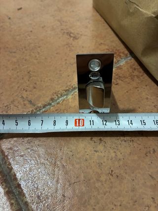 Cerradura de puerta de metal